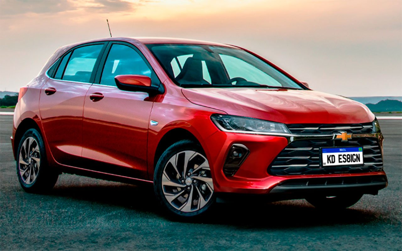 Chevrolet onix 2025 vermelho de frente virado para direita